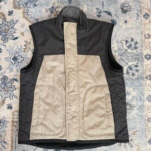 NIKE Women's REVERSIBLE PUFFER VEST SIZE  M (10-12)